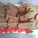 Zweierlei selbstgebackenes Brot