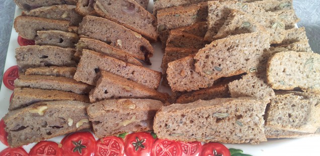 Zweierlei selbstgebackenes Brot